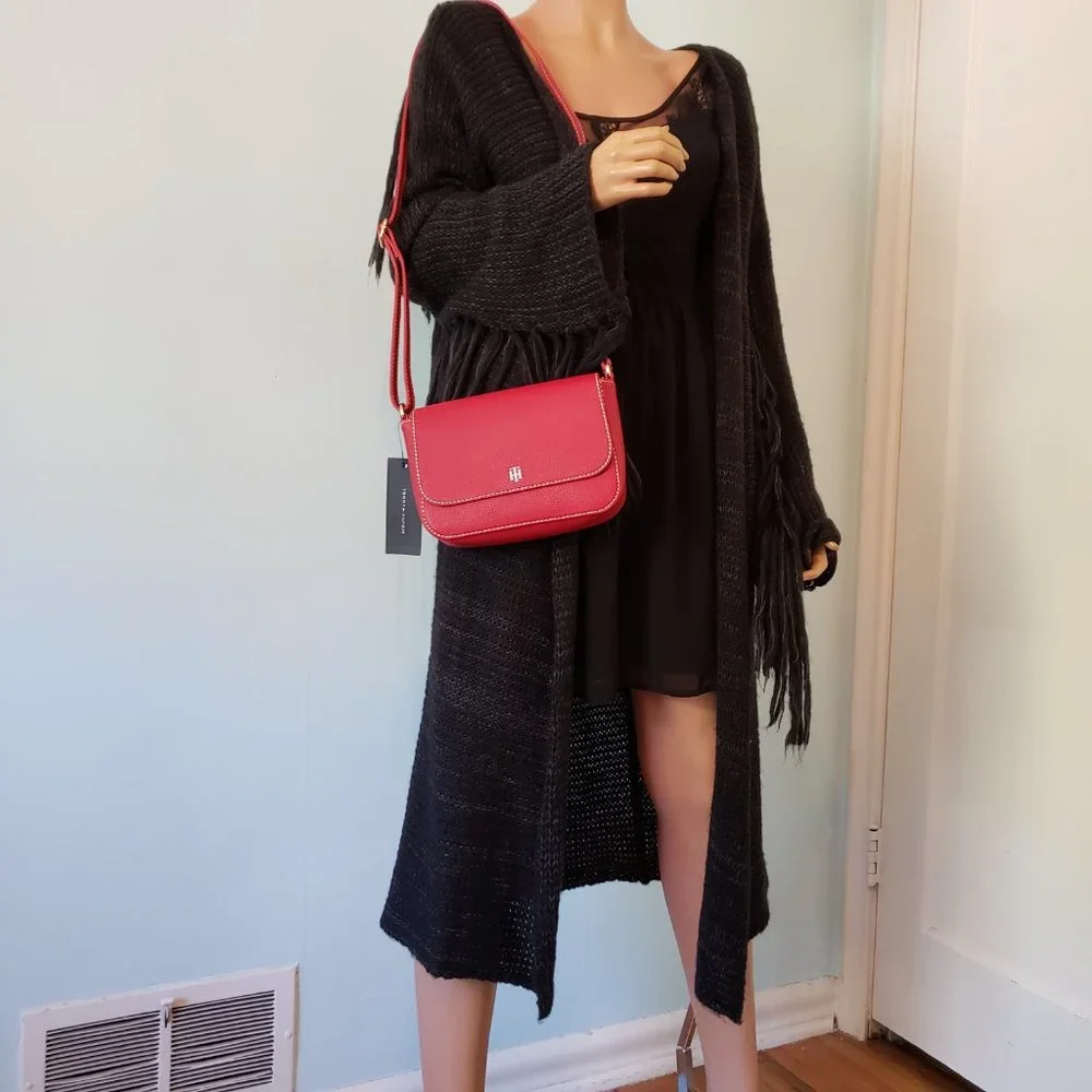 NWT Tommy Hilfiger Red Shoulder Bag. - Picture 15 of 16